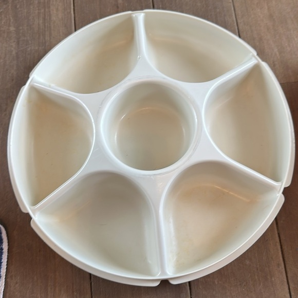 Tupperware Vegetable Server - Picture 2 of 4